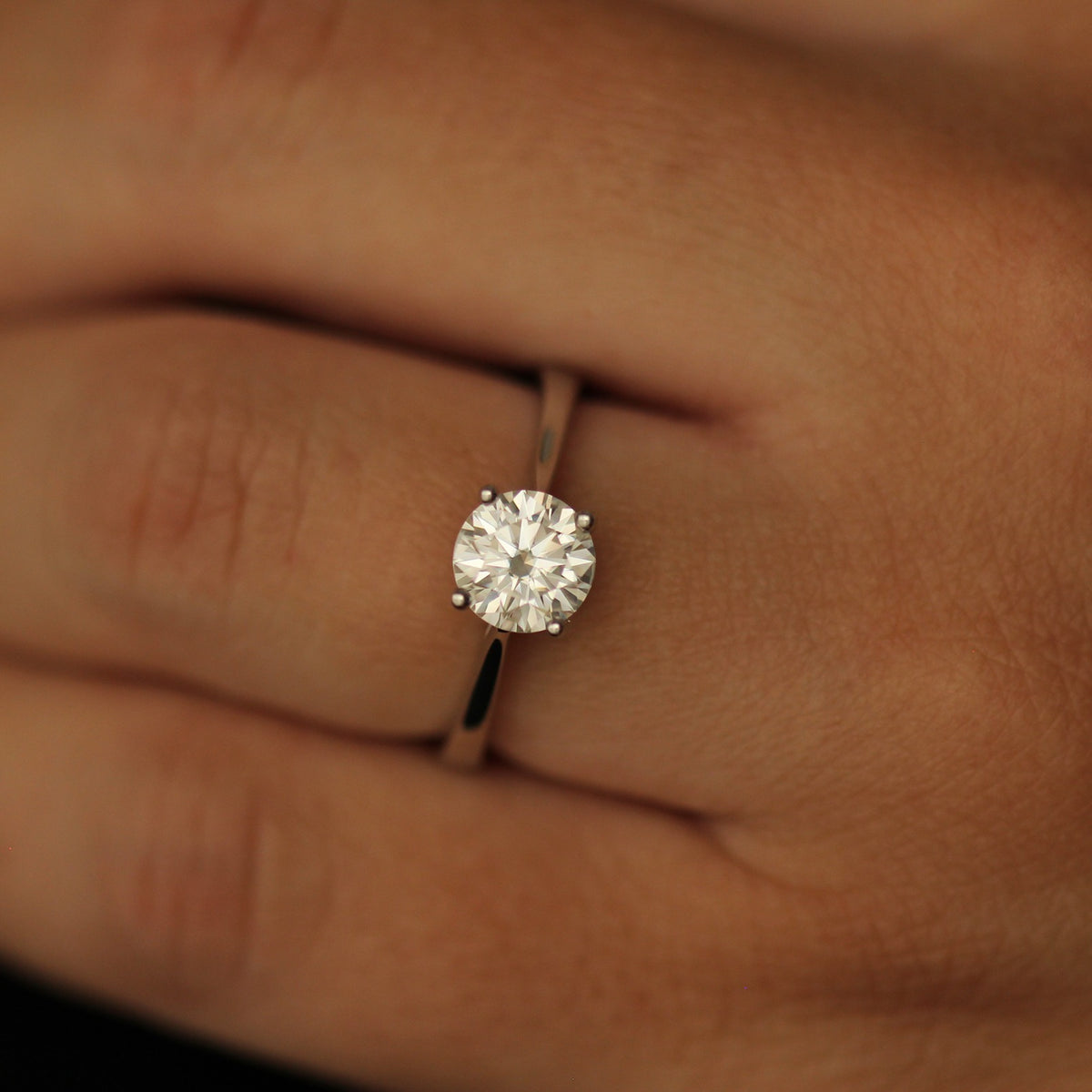1 ct round cut moissanite engagement ring