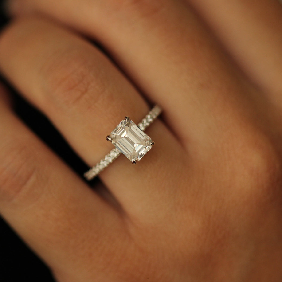 2 carat emerald moissanite engagement ring