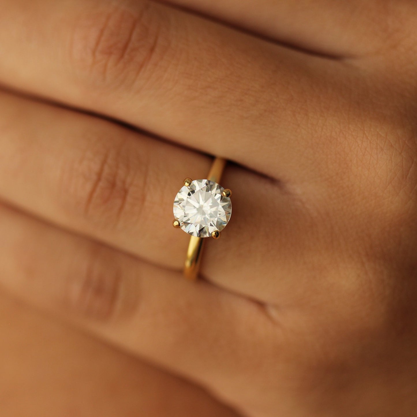 2 ct round gold engagement ring on hand