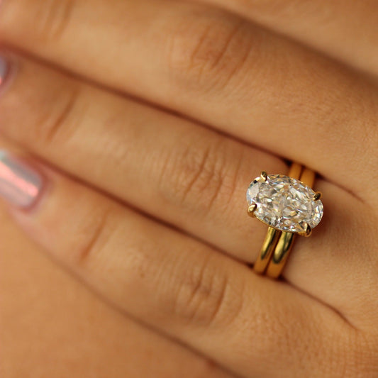 Gold oval ring and gold wedding band