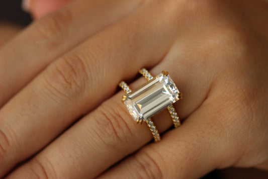 Gold emerald ring double band