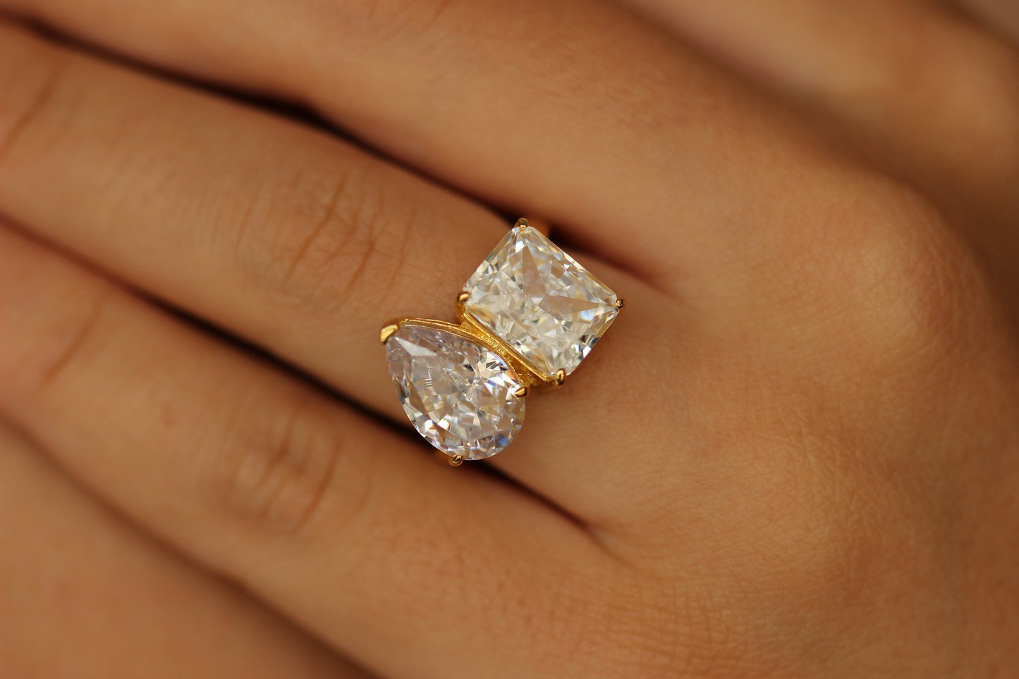 Gold toi et moi ring on hand