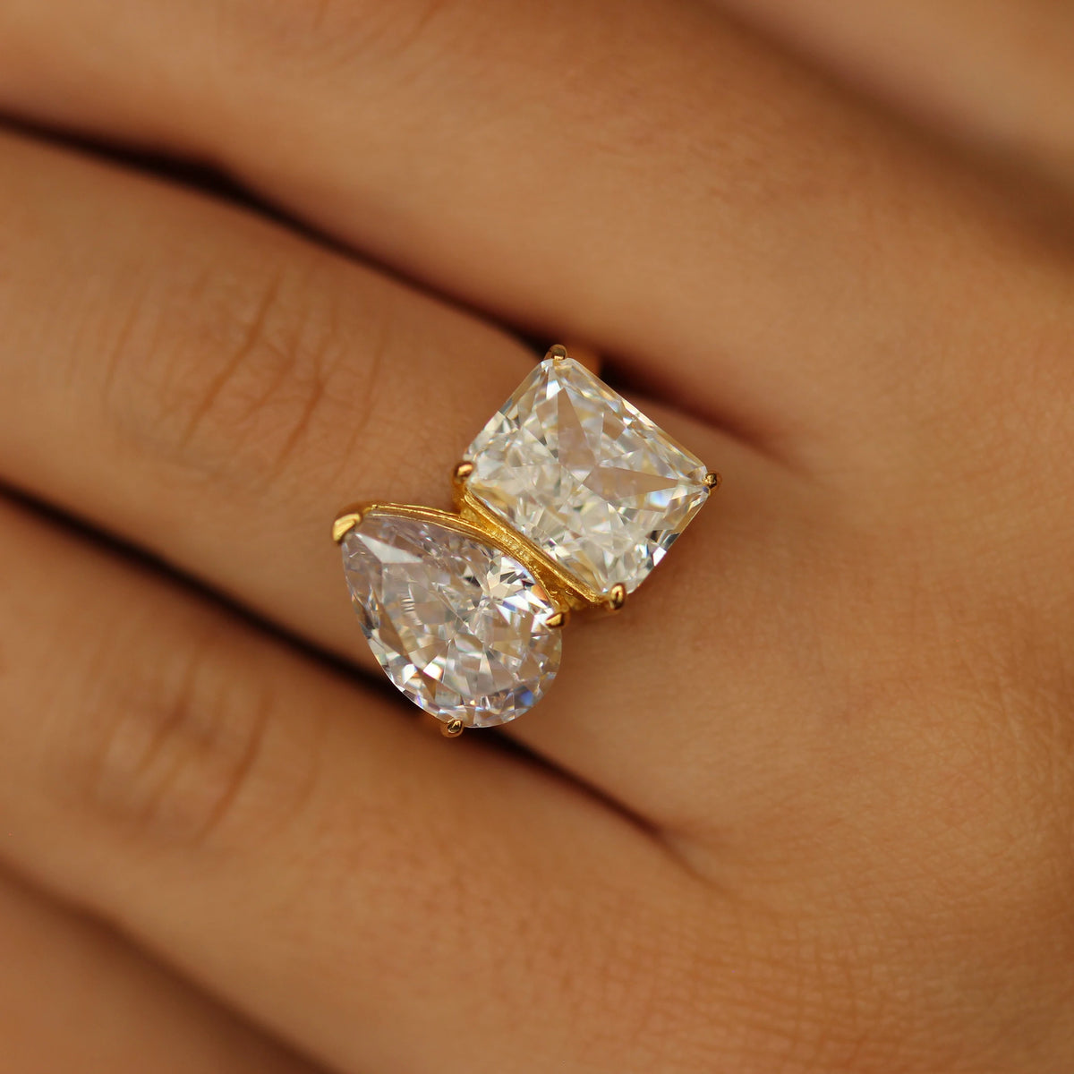 Gold toi et moi ring on hand
