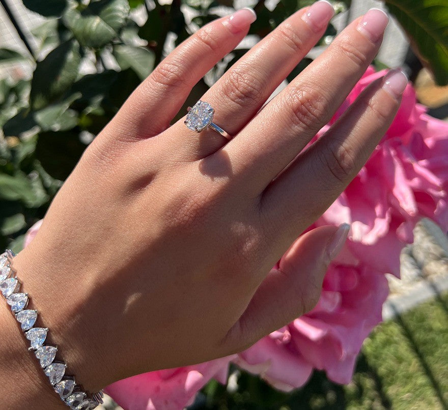 silver oval ring on plain band