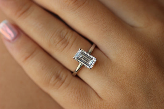 3 carat emerald silver plain band travel ring