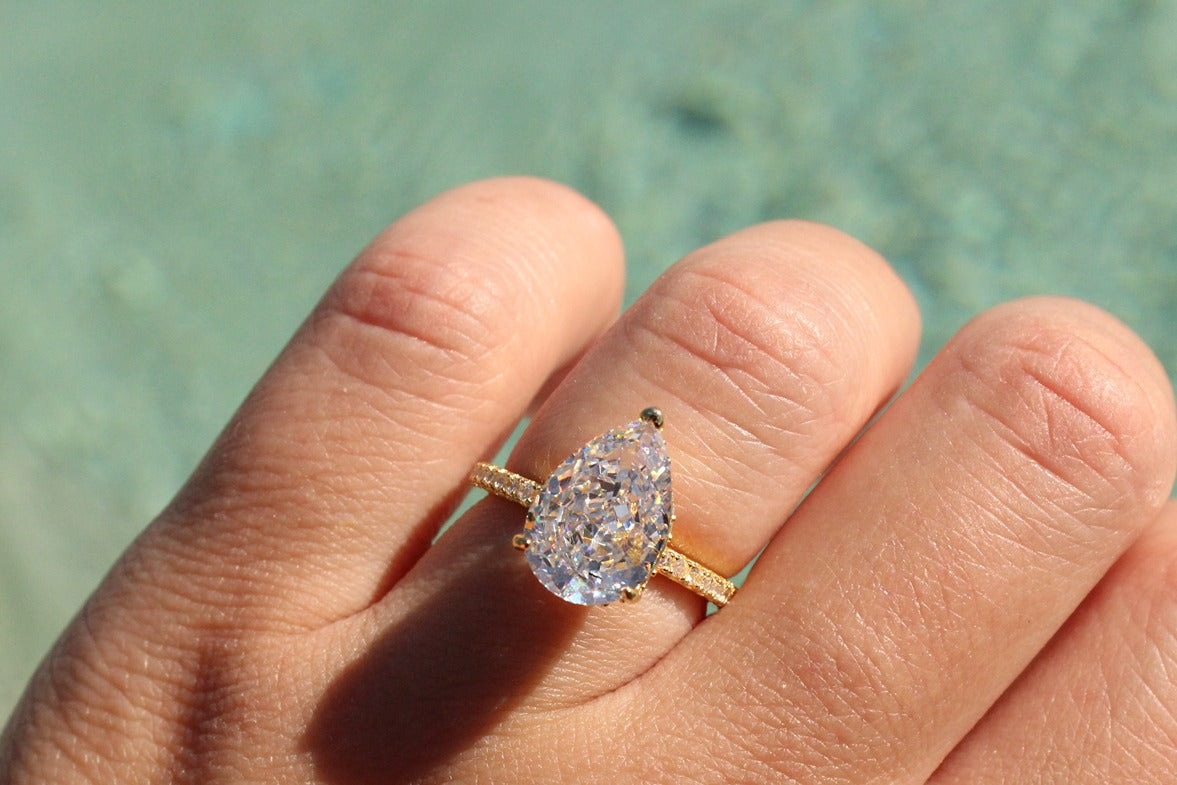 3ct pear gold ring