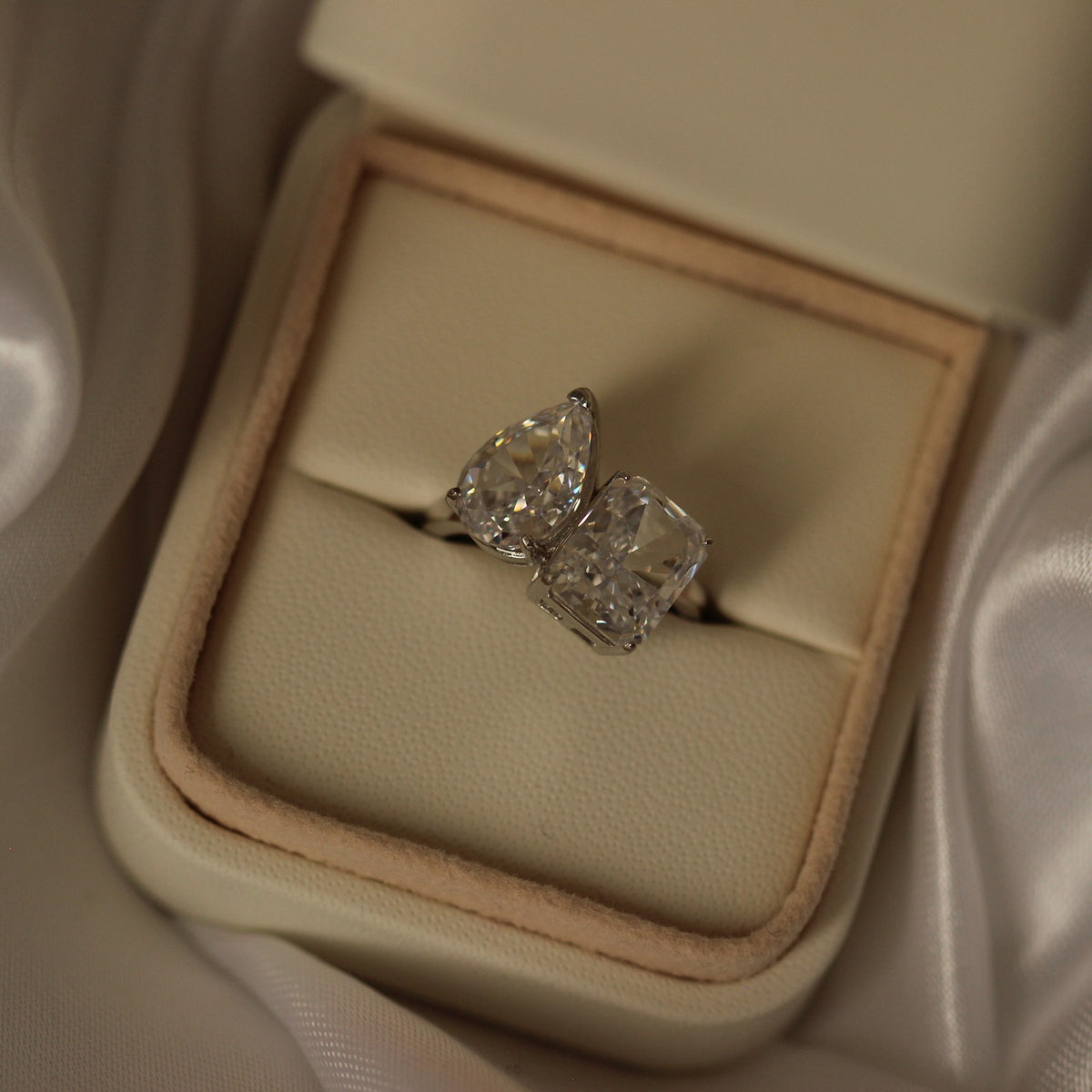 Pear cut and radiant cut toi et moi travel ring in silver