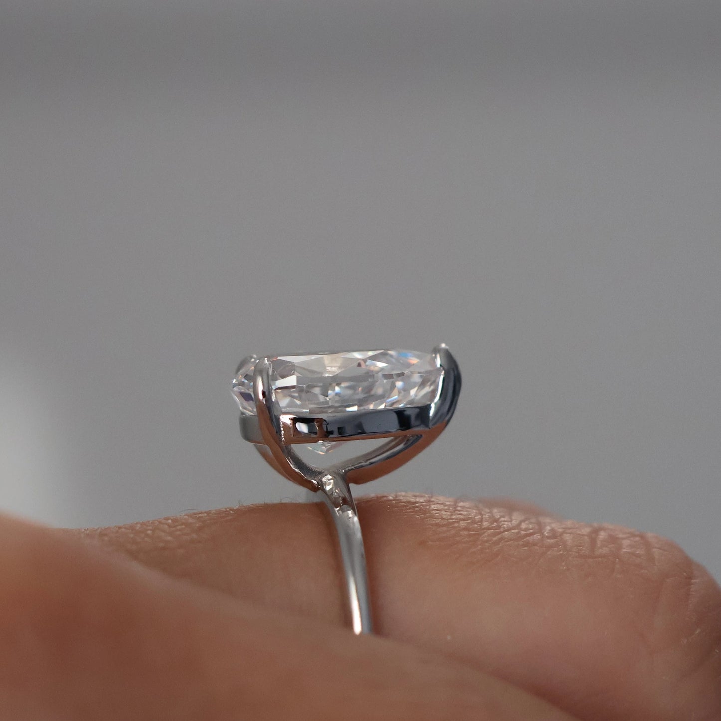 3ct pear solitaire cubic zirconia ring set in 925 silver