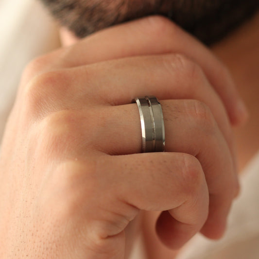 Thor Silver Menβs Ring 8mm with grooved line design
