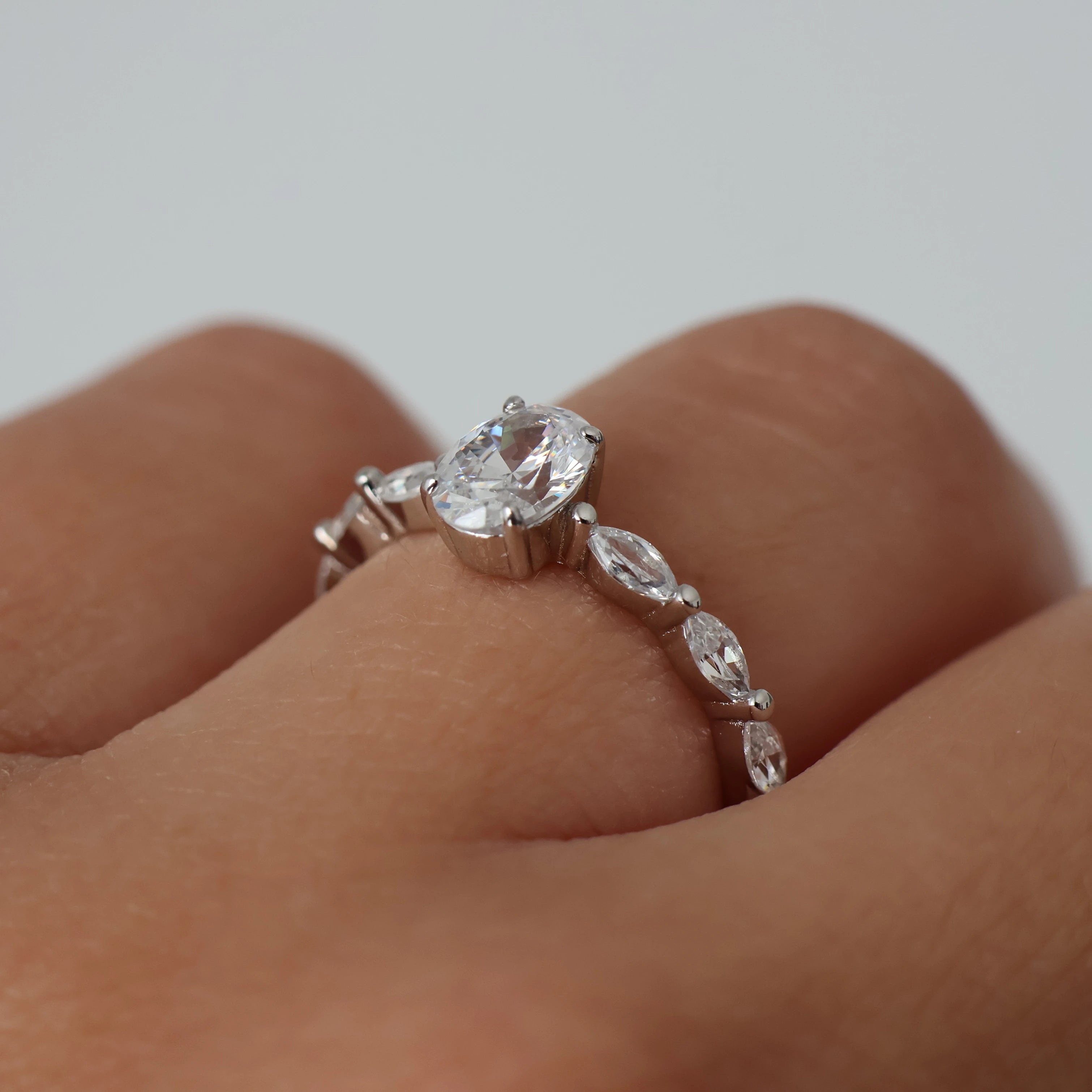 .75 carat silver oval ring on floating band