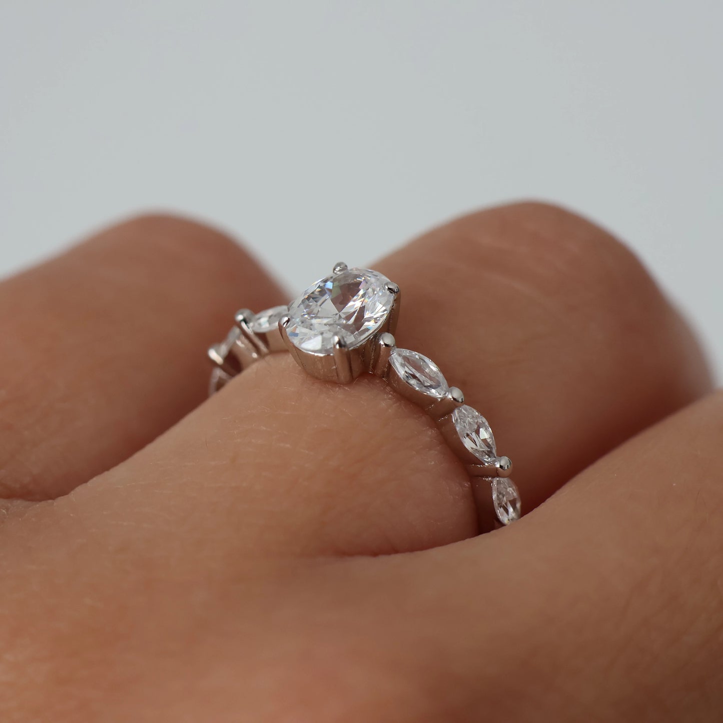 .75 carat silver oval ring on floating band