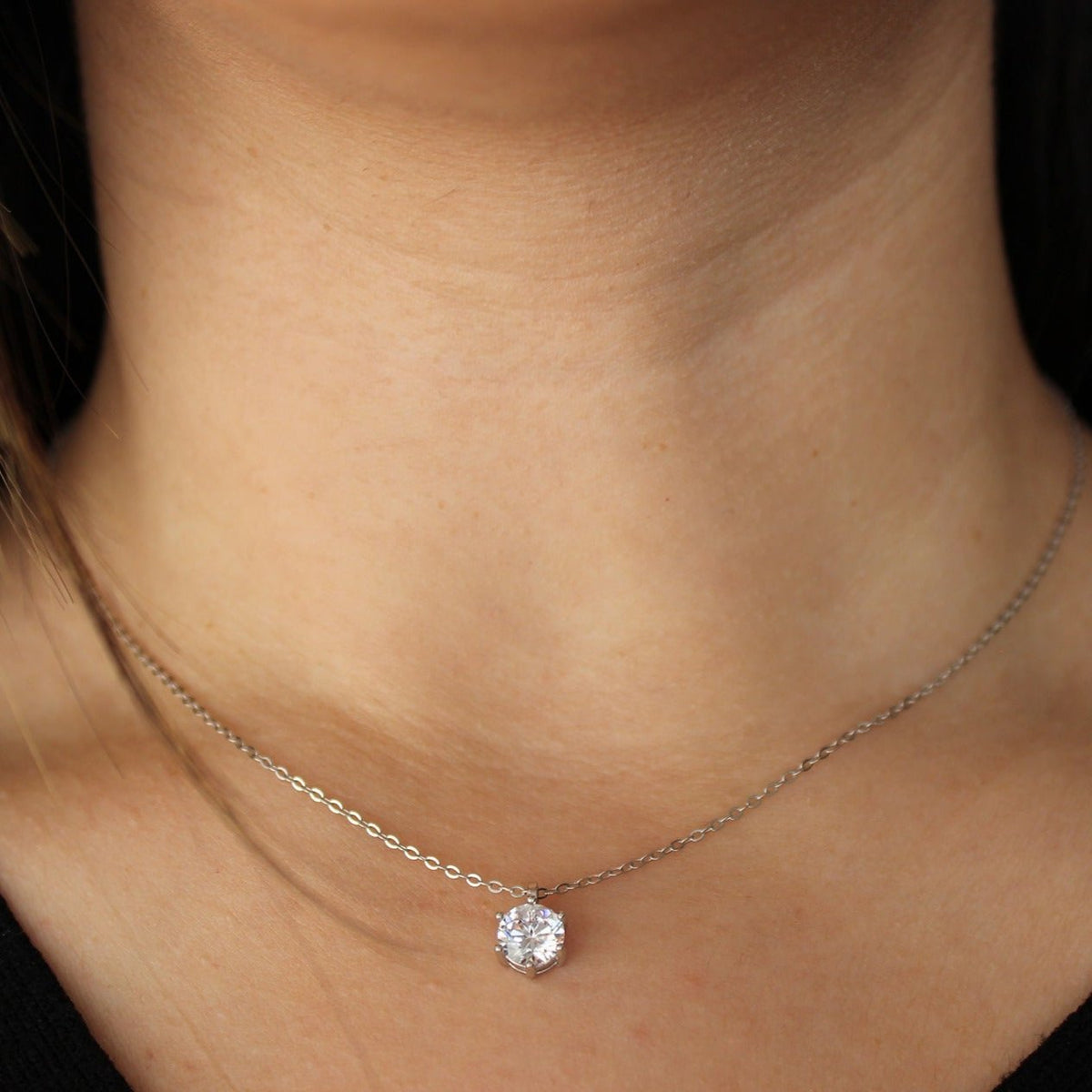 1 carat cubic zirconia pendant necklace in silver