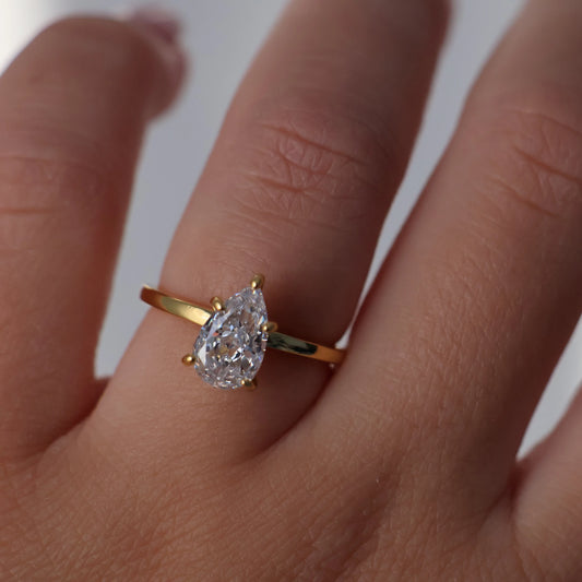 1.75 carat pear cubic zirconia engagement ring in 18k gold plating