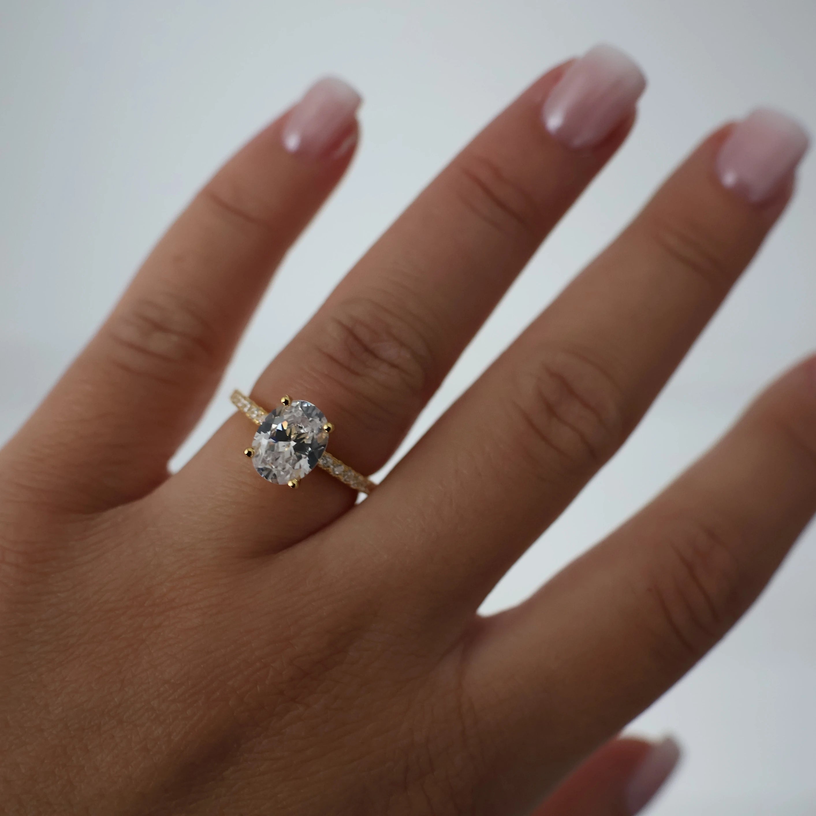 2 carat oval pavé ring in 18K gold plating