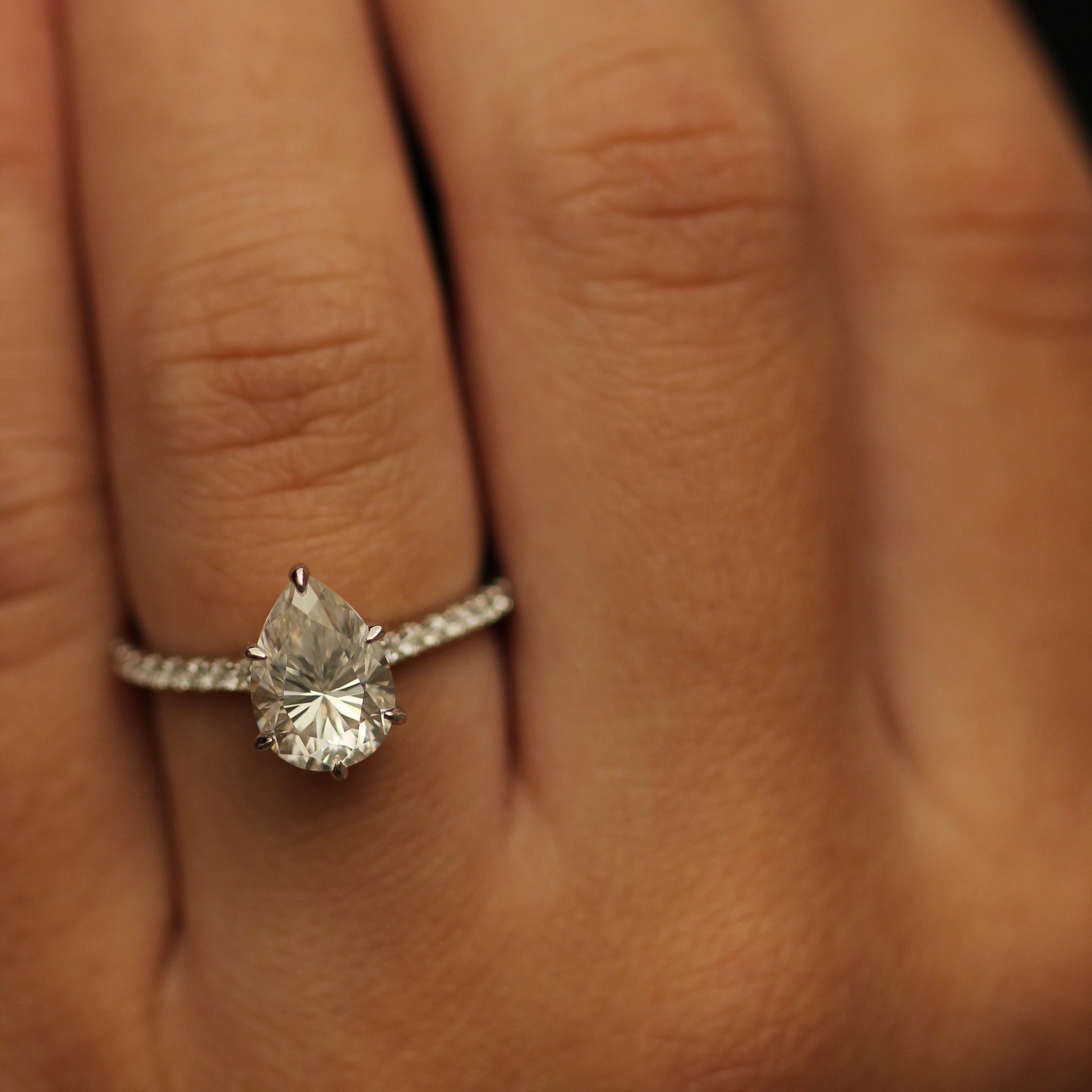 2 ct pear moissanite engagement ring