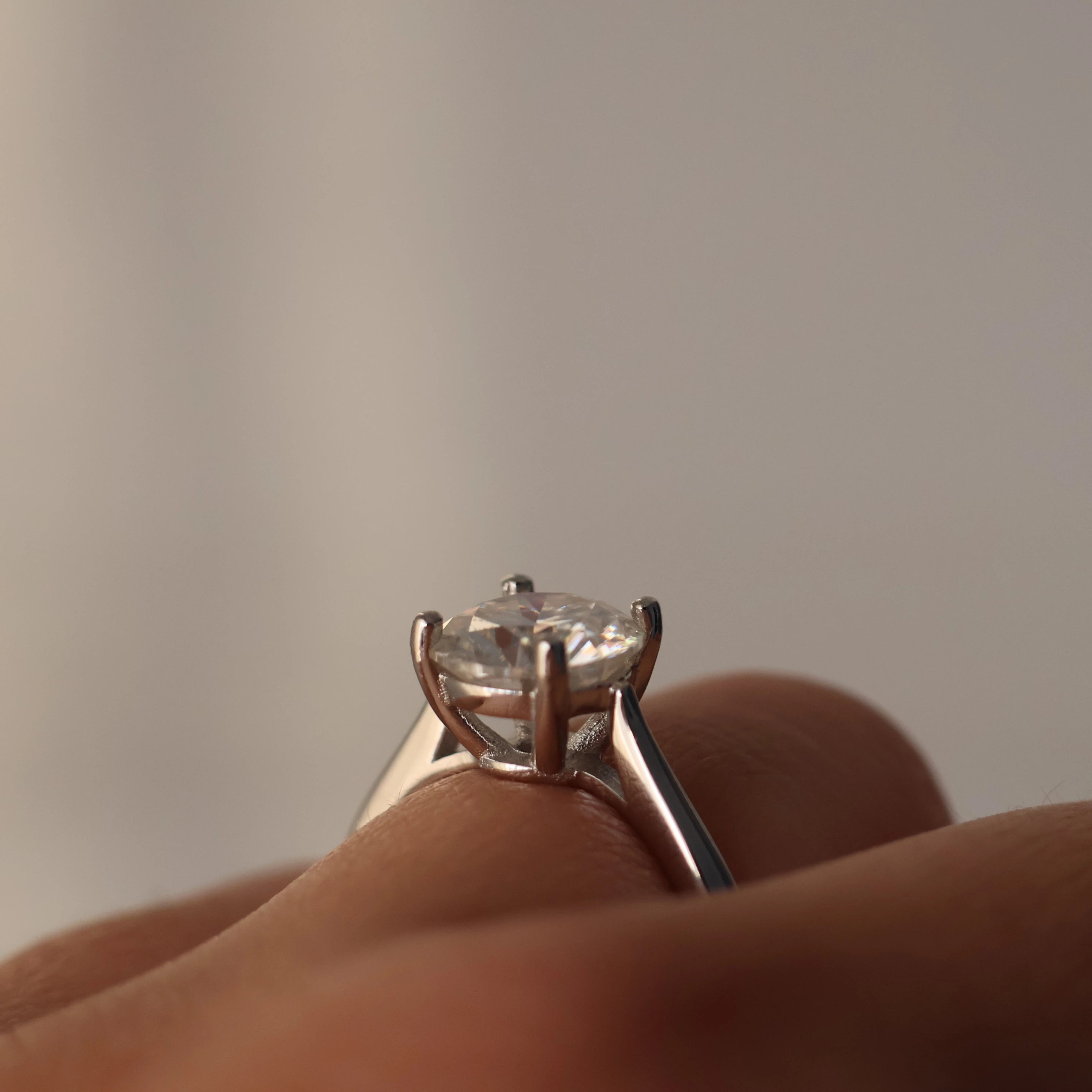 2 carat round cut moissanite ring in 925 silver