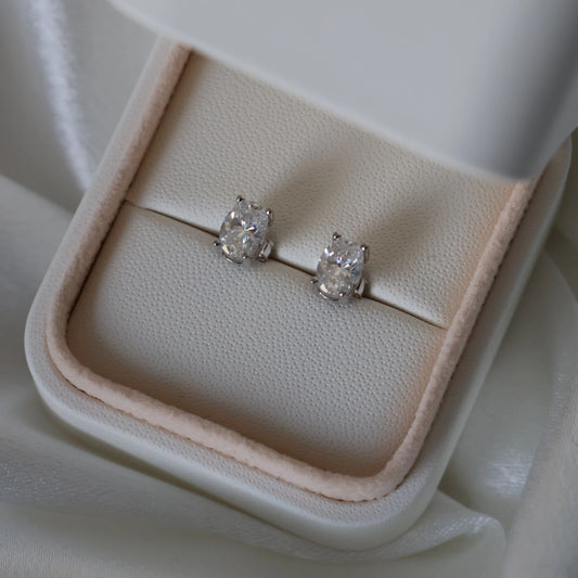 2 TCW oval moissanite stud earrings in silver