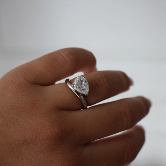 2.5 carat east west oval cubic zirconia engagement ring in silver