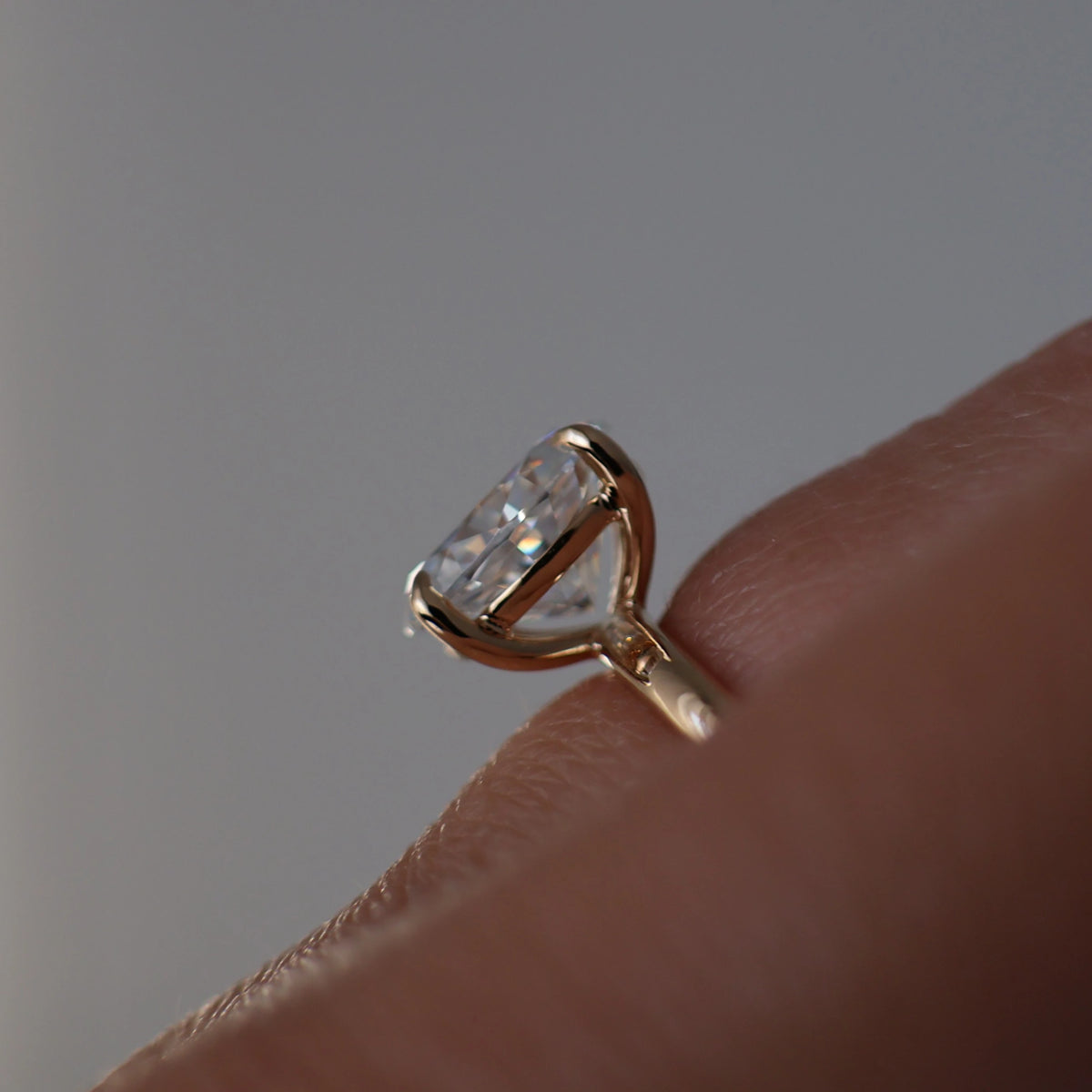 2 ct oval cut moissanite engagement ring in 14k solid gold