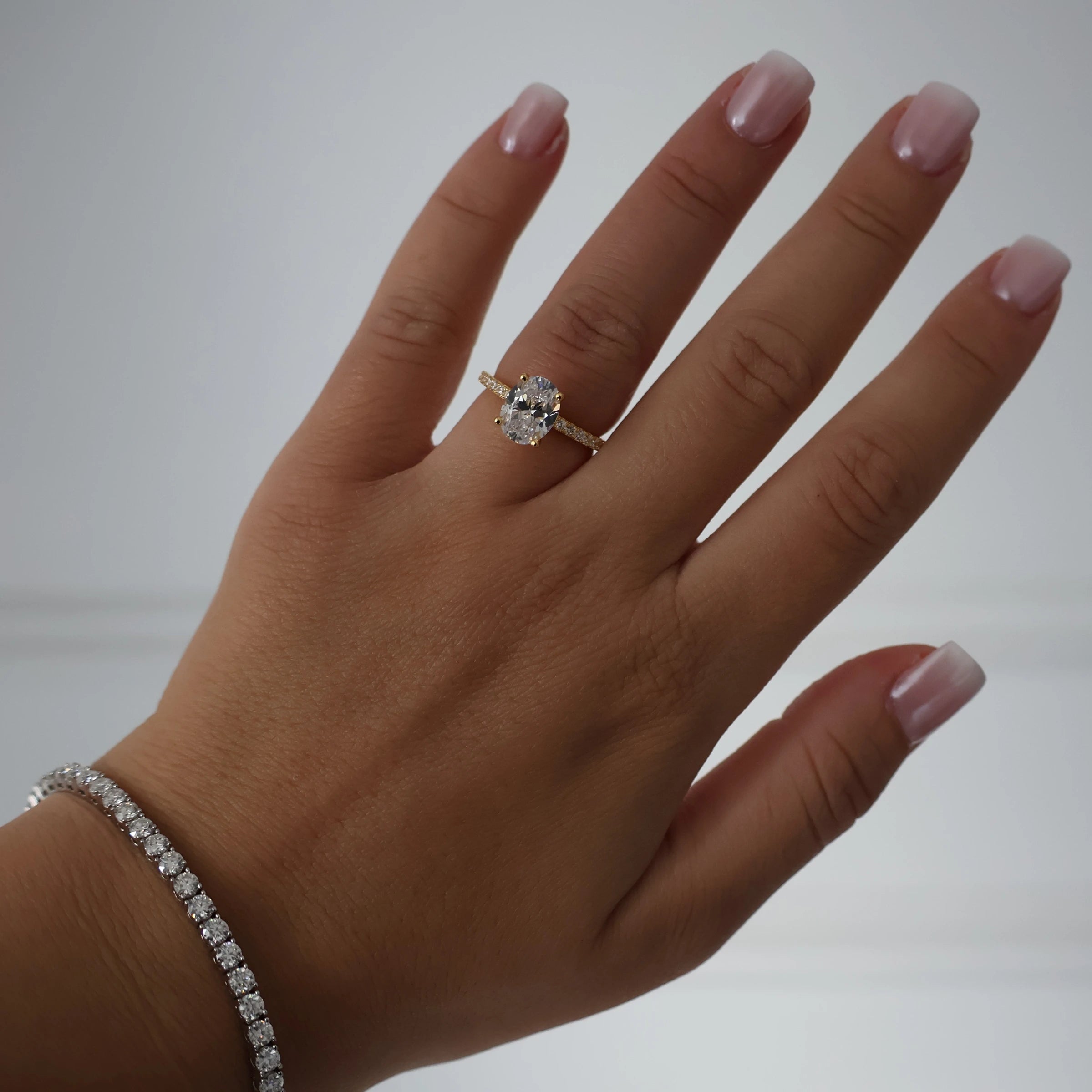 2ct oval pavé ring in 18K gold plating