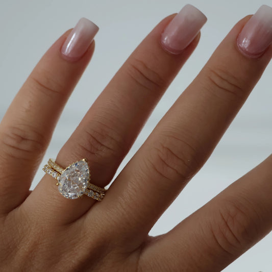 3 carat pear cubic zirconia ring in gold with pavé band