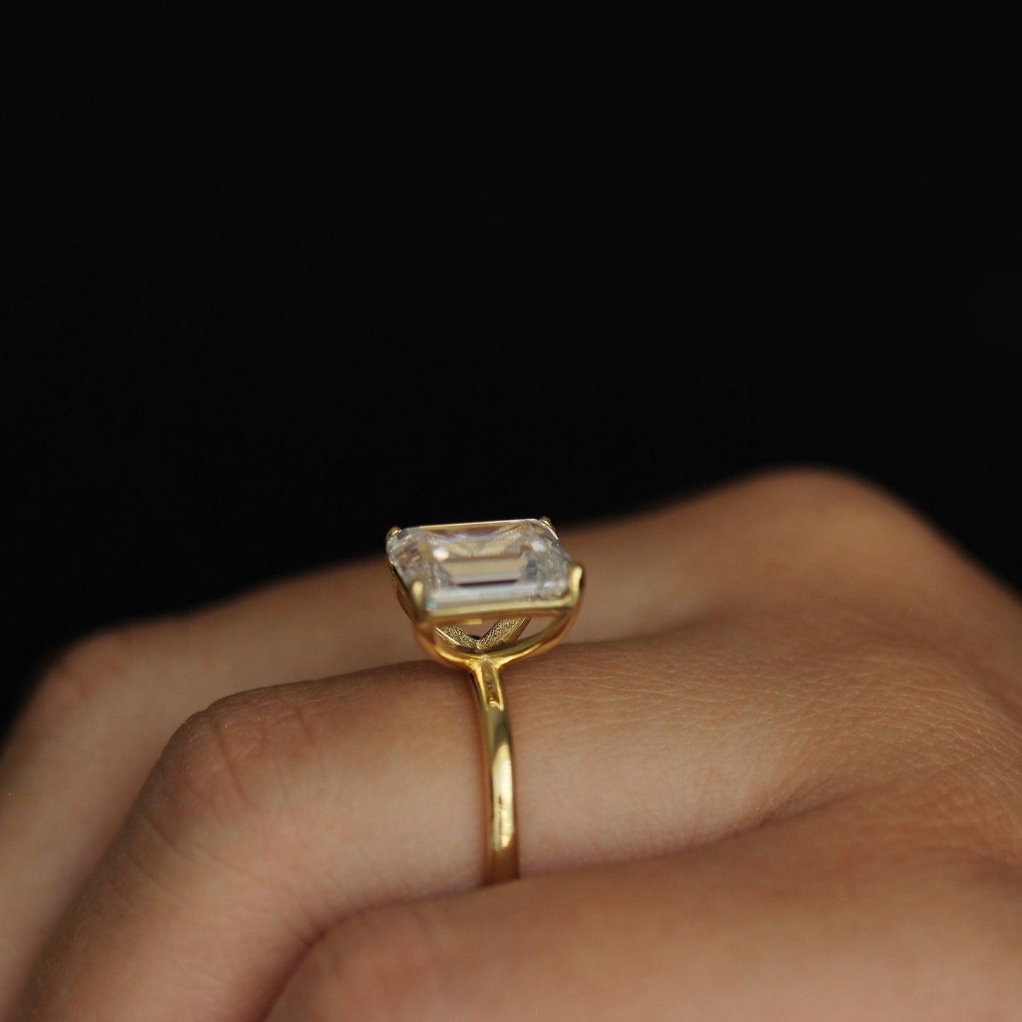 4 carat emerald gold engagement ring side profile