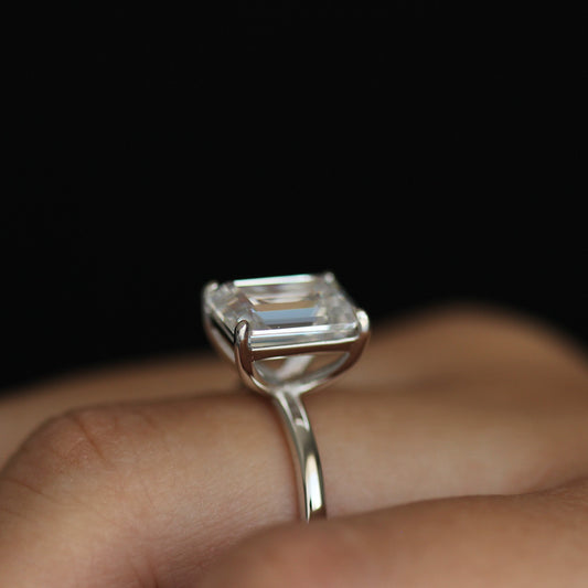 4 carat emerald ring in silver side profile