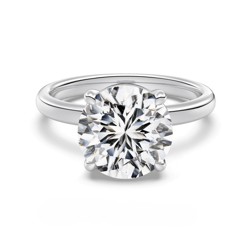 4 carat round ring in 925 silver on white background
