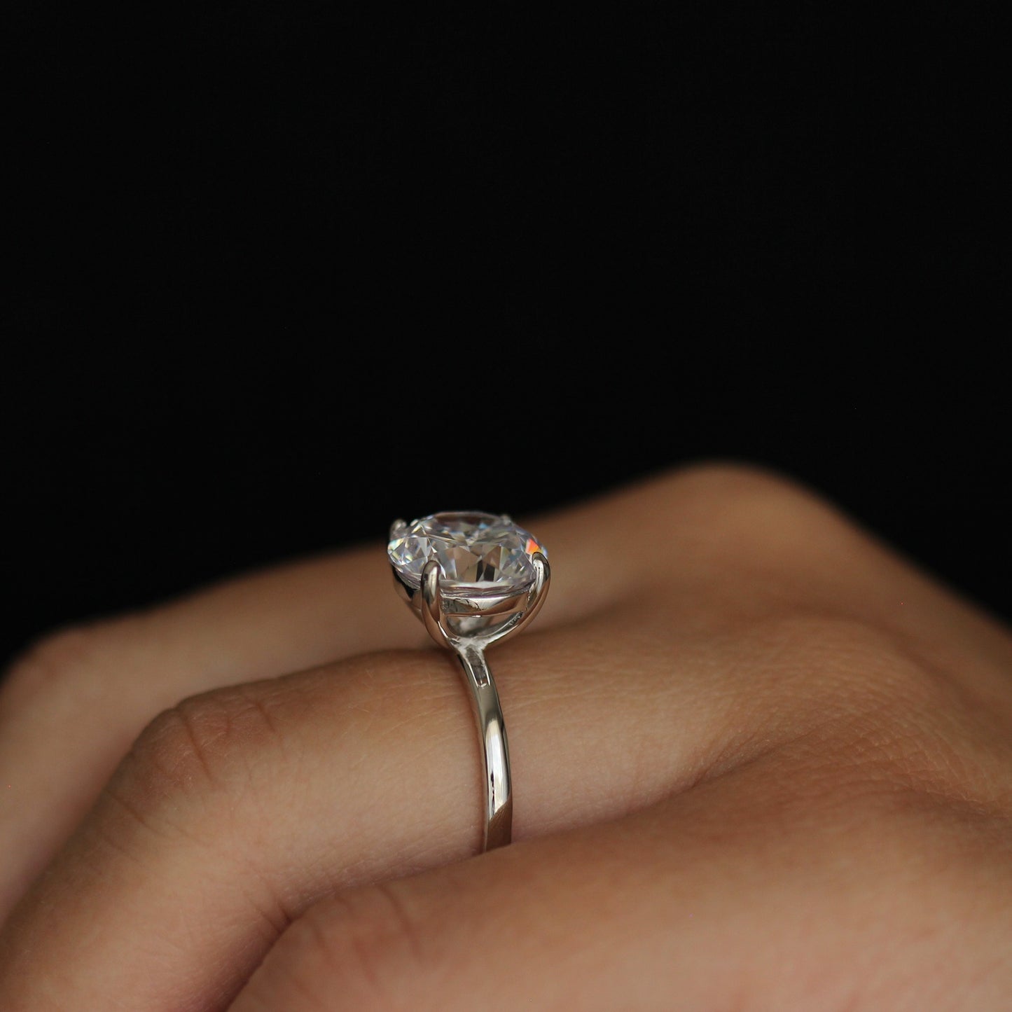 4 carat round cut silver ring side profile