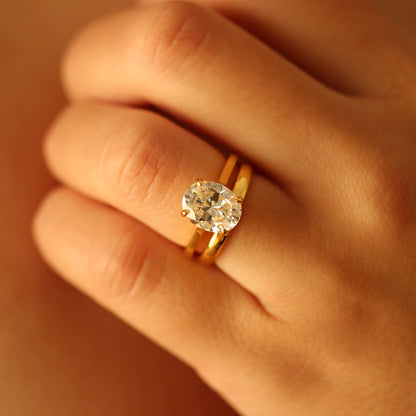 18k Gold vermeil wedding band and 3ct oval ring on hand