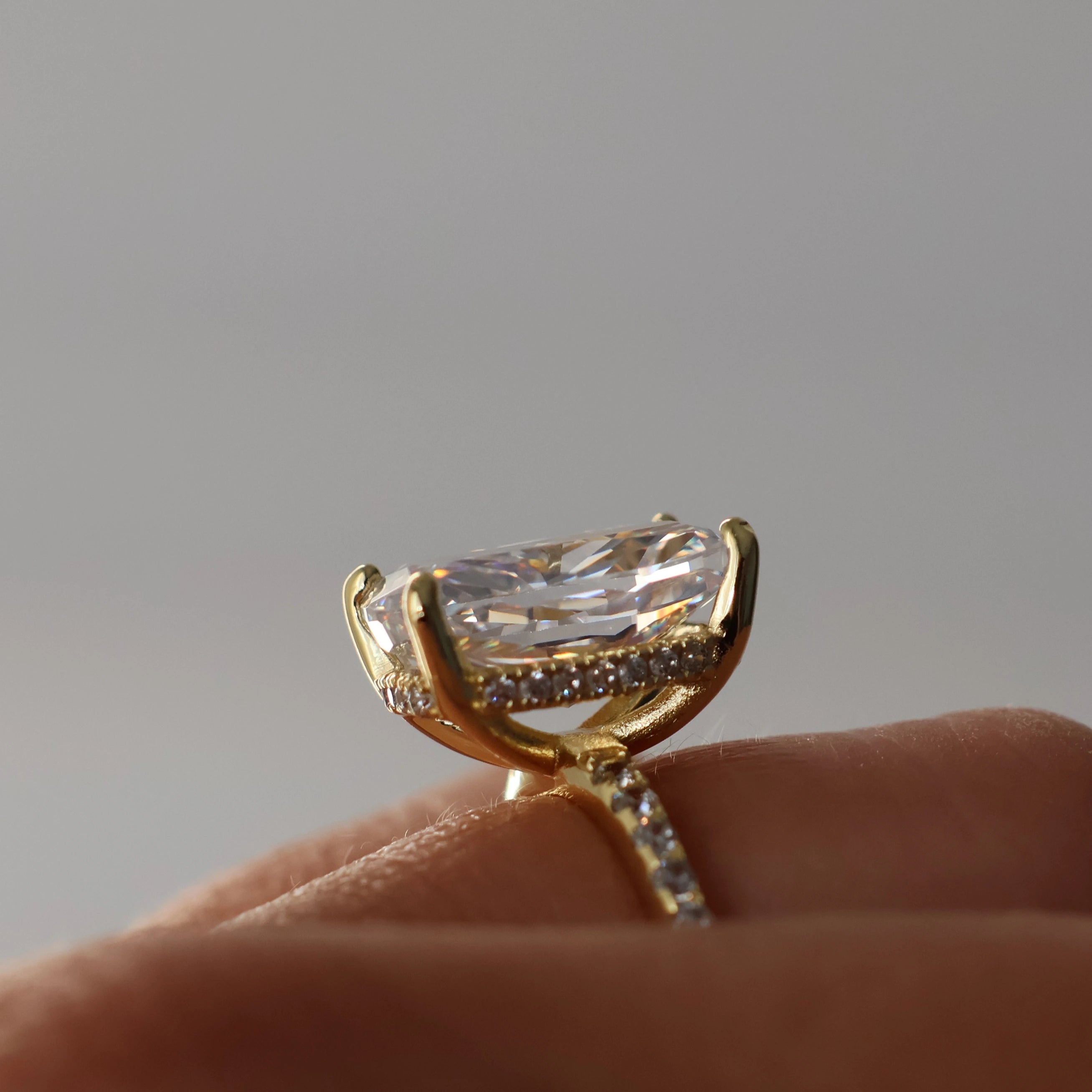 Ravello 3.5 Ct Elongated Cushion Pavé Band  - Gold