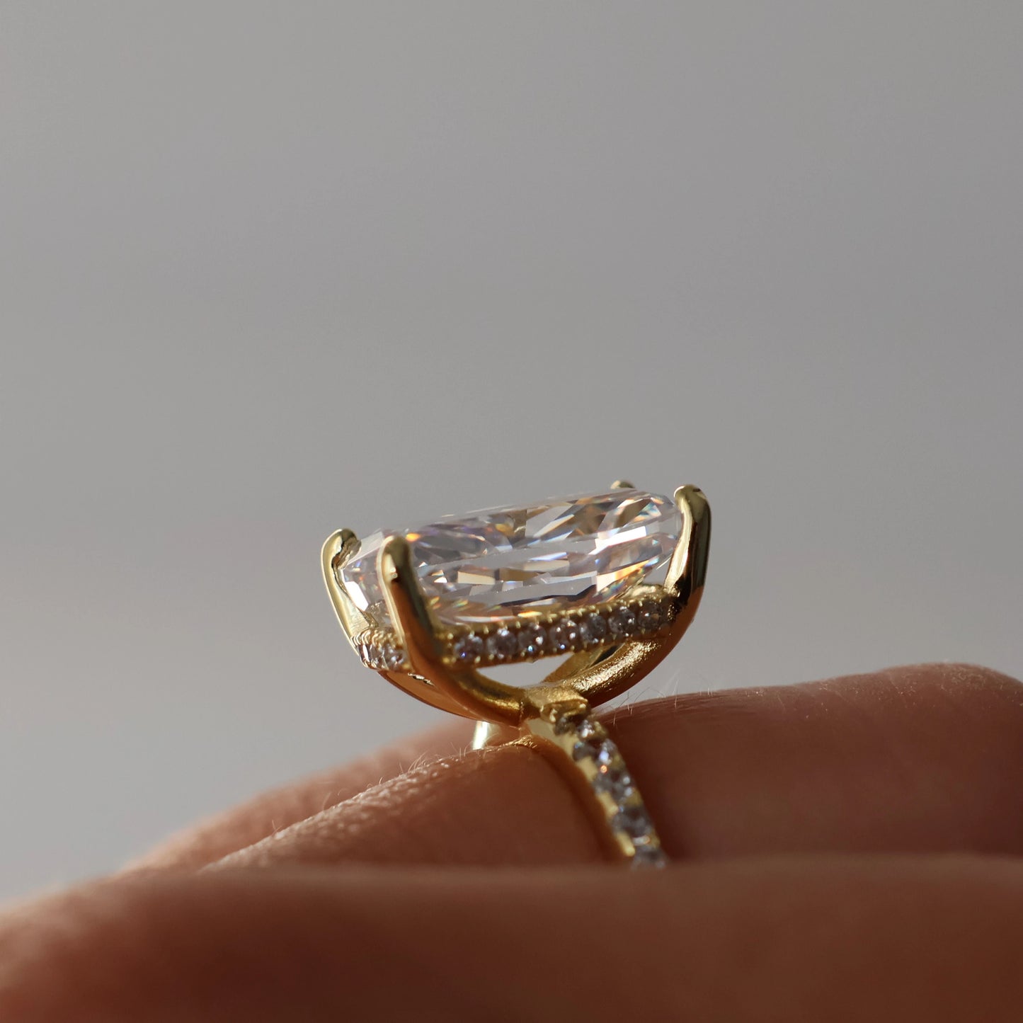 Ravello 3.5 Ct Elongated Cushion Pavé Band  - Gold