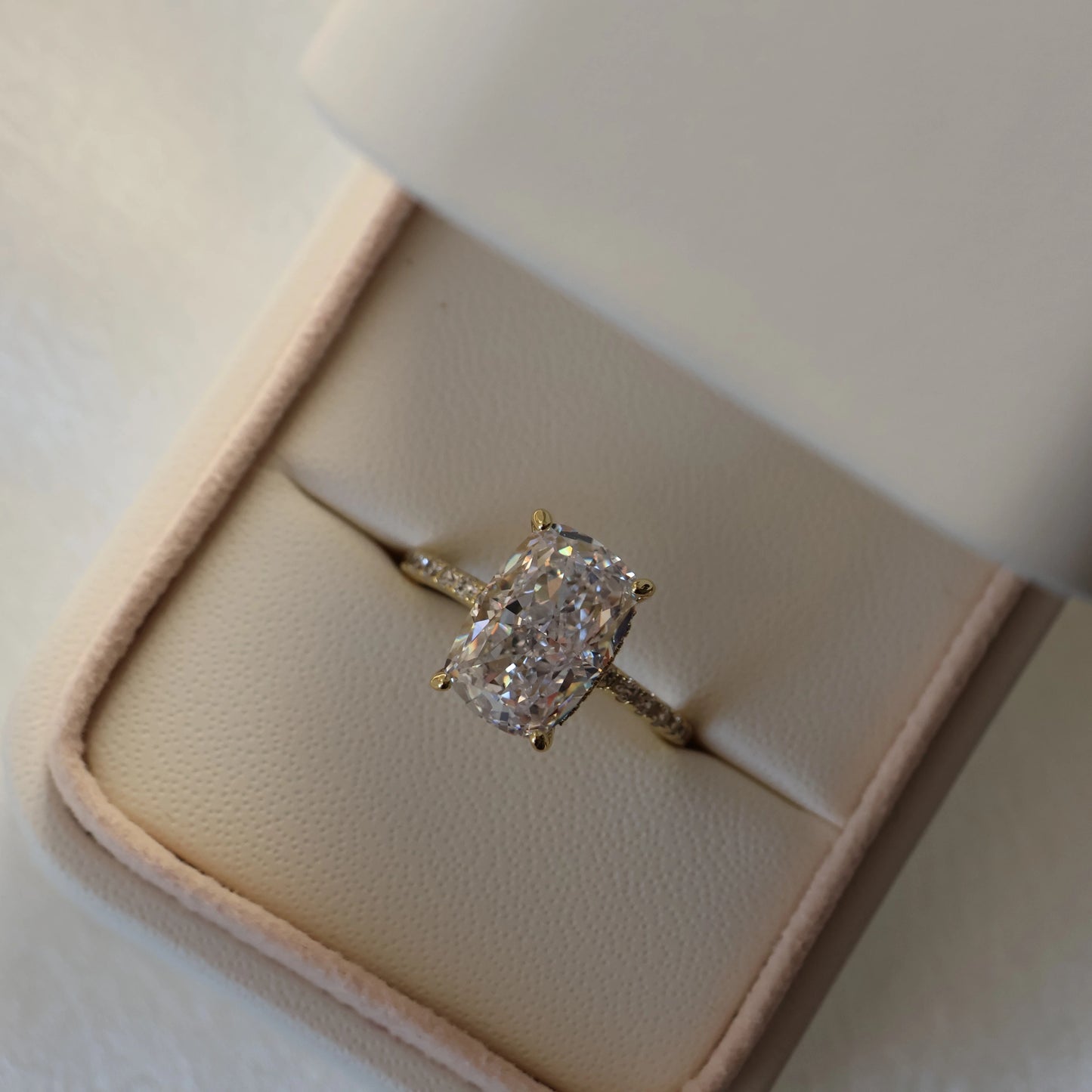 Ravello 3.5 Ct Elongated Cushion Pavé Band  - Gold