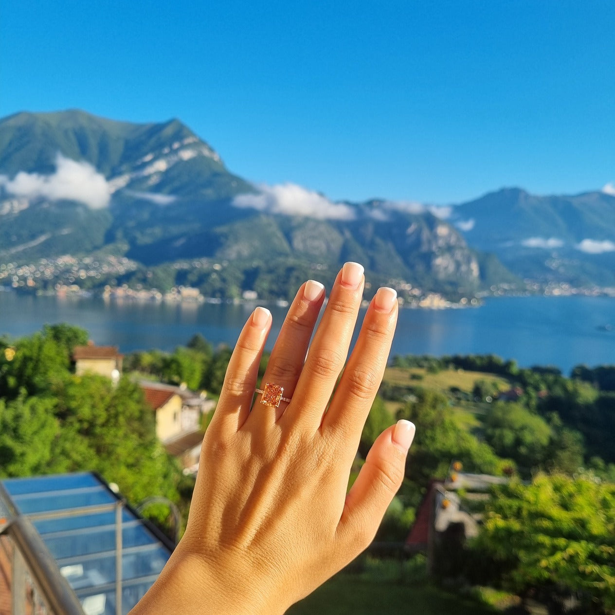 Rose gold radiant ring in Lake Como