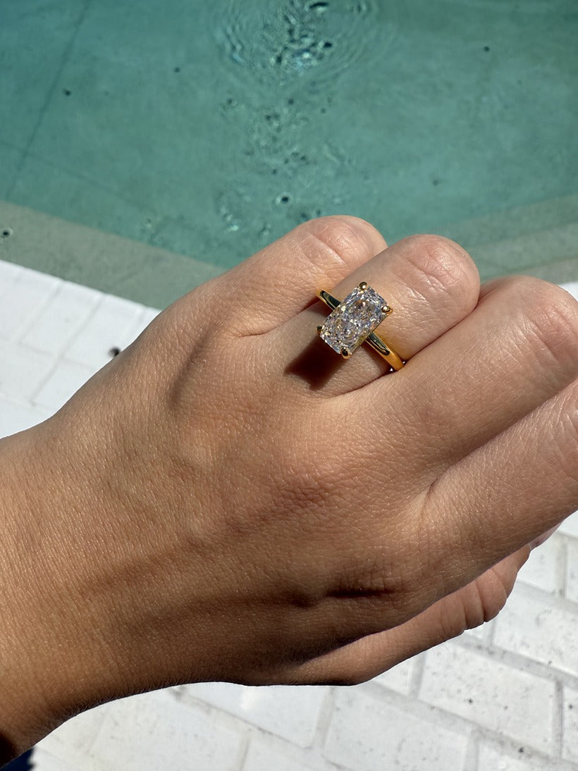 Vienna Gold Rectangle Ring