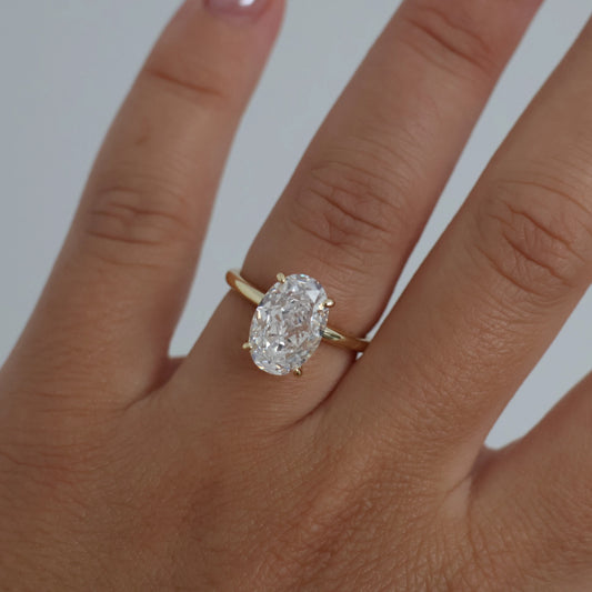 14k gold oval ring on hand
