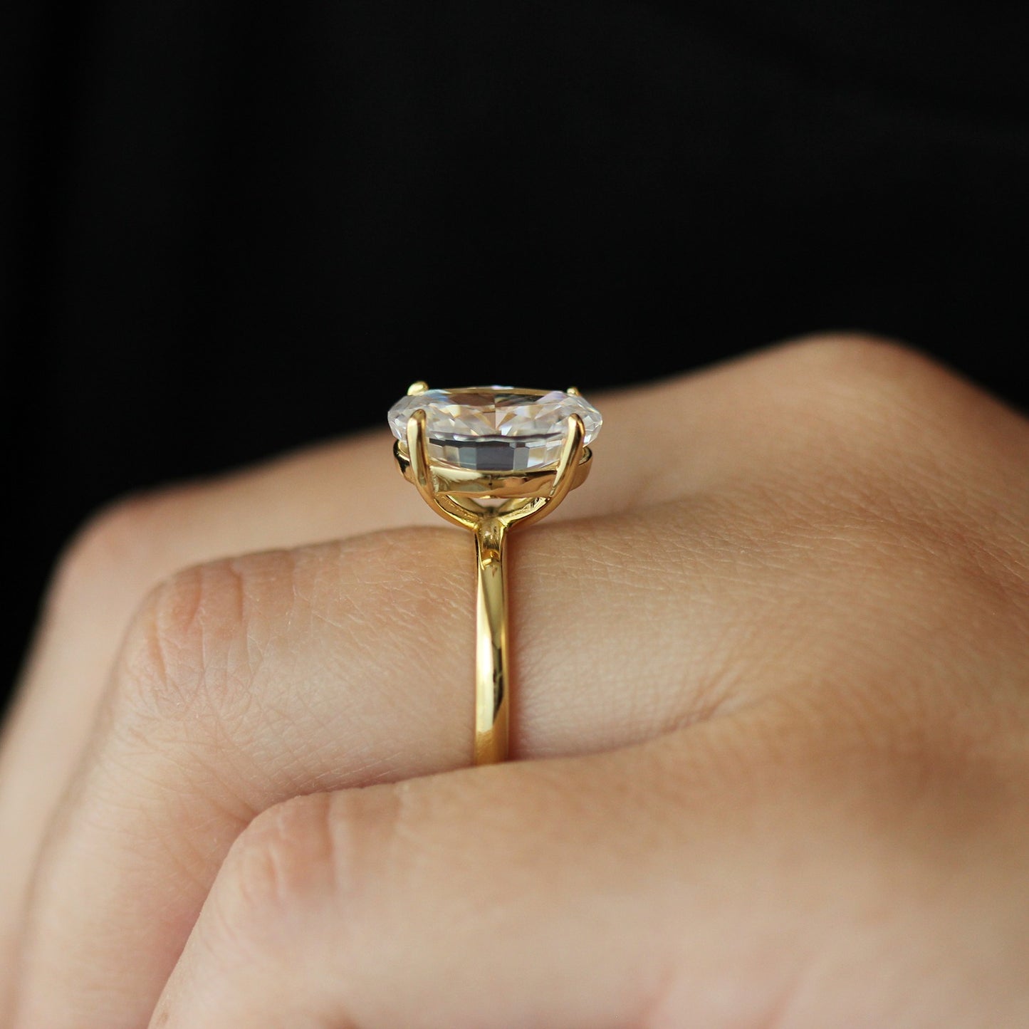 side view of 14k gold oval ring on hand