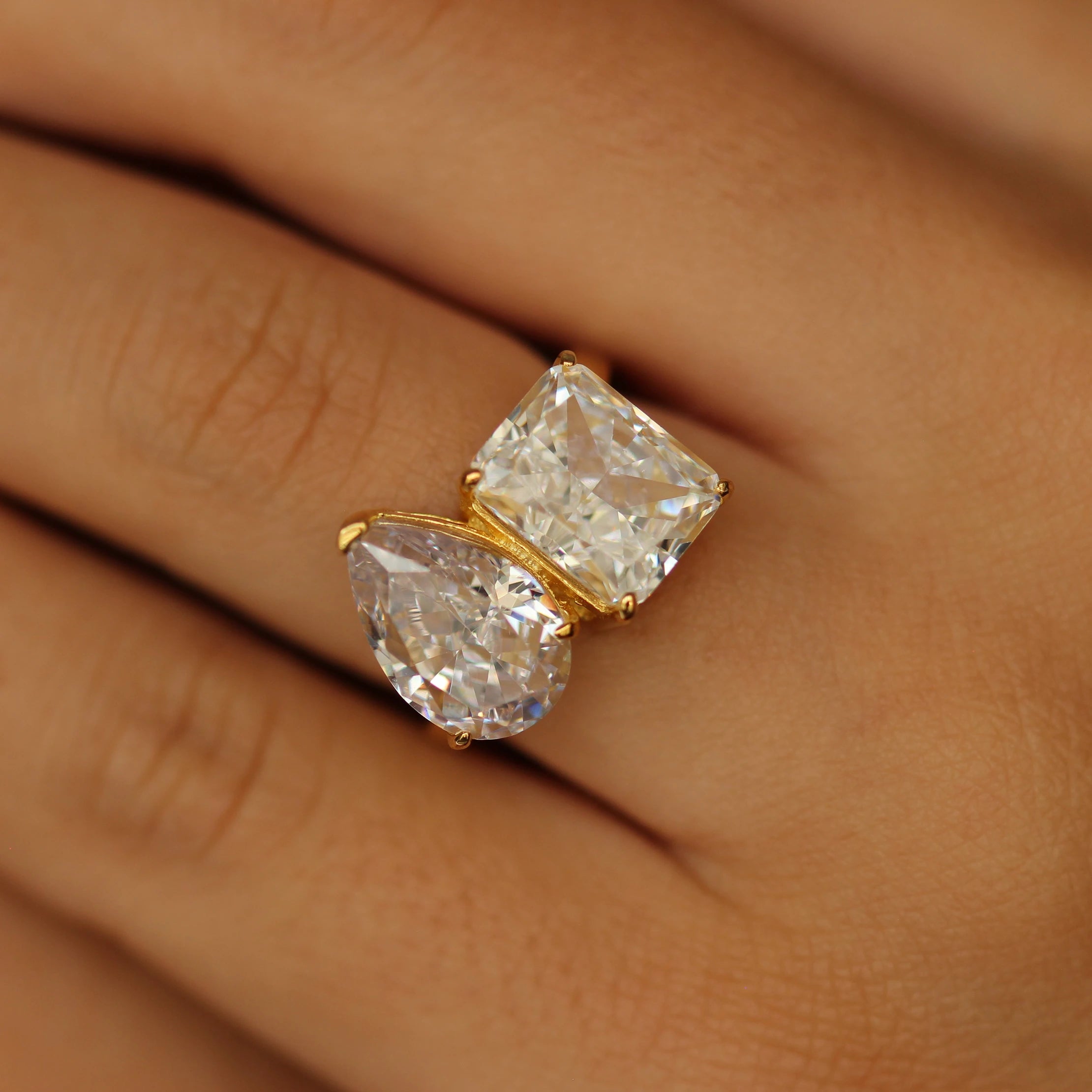 Gold toi et moi ring on hand