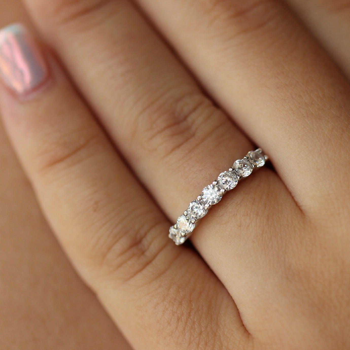 silver floating wedding band with round design